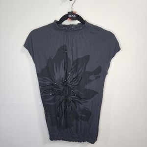 076 Dynamite gray mock neck tee with ruching anf flower design